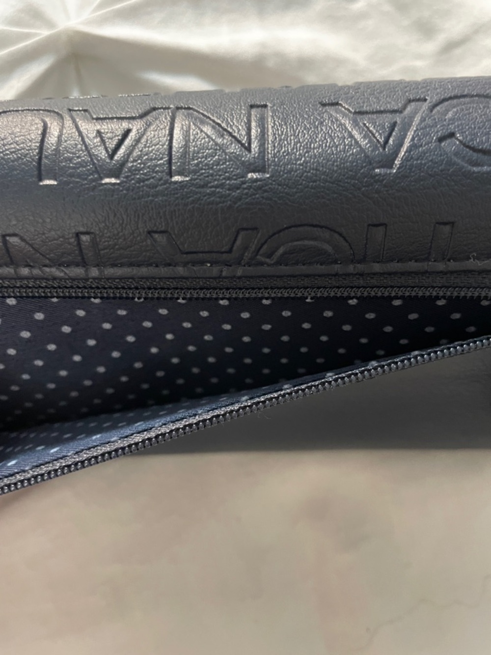 NWOT Nautica Embossed Logo Wallet in Navy - Picture 4 of 6